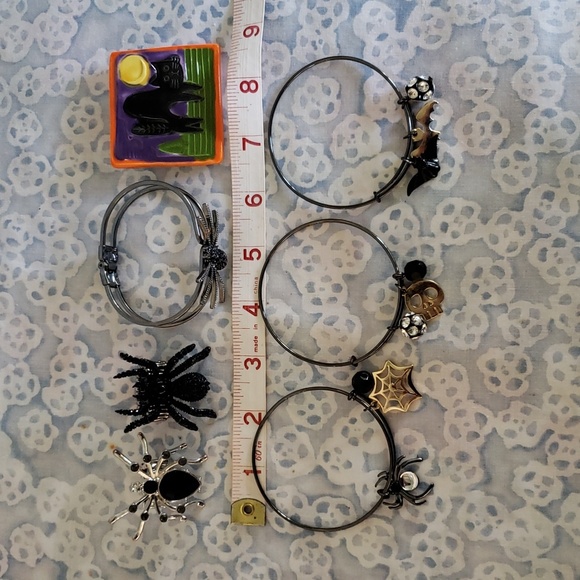 7 Items Bundle Spider Ring Spider Bracelet Halloween Pin Tarantula Ring - Picture 15 of 16